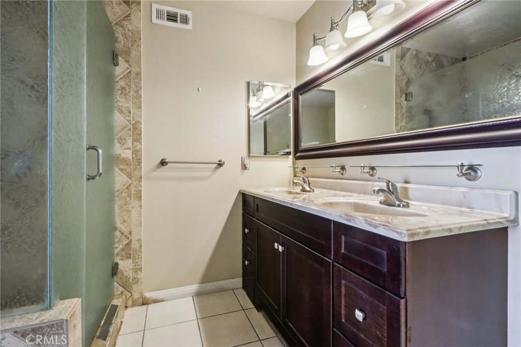 MLS #OC25261845 image #6