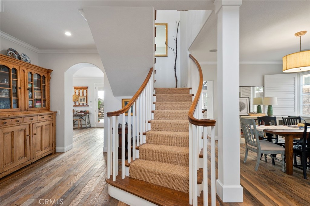 MLS #OC25261848 image #2