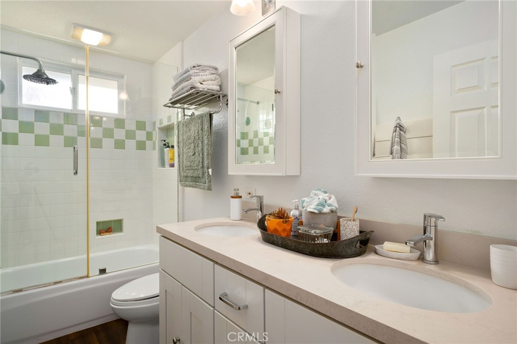 MLS #OC25261848 image #31