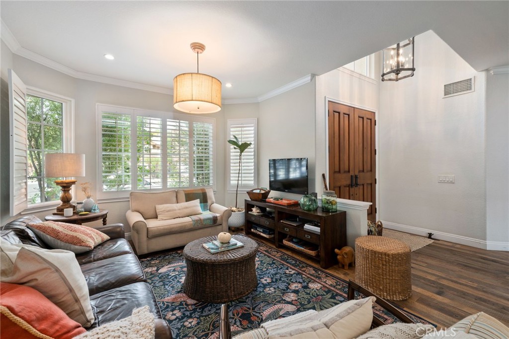 MLS #OC25261848 image #4