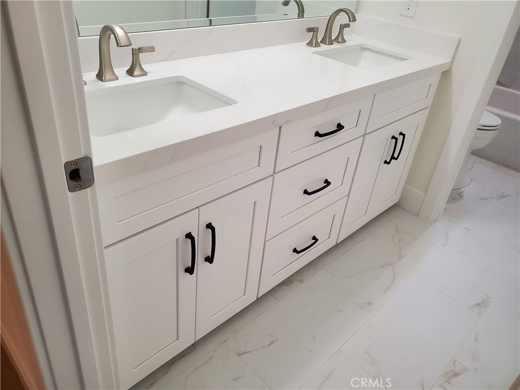 MLS #OC25261942 image #18