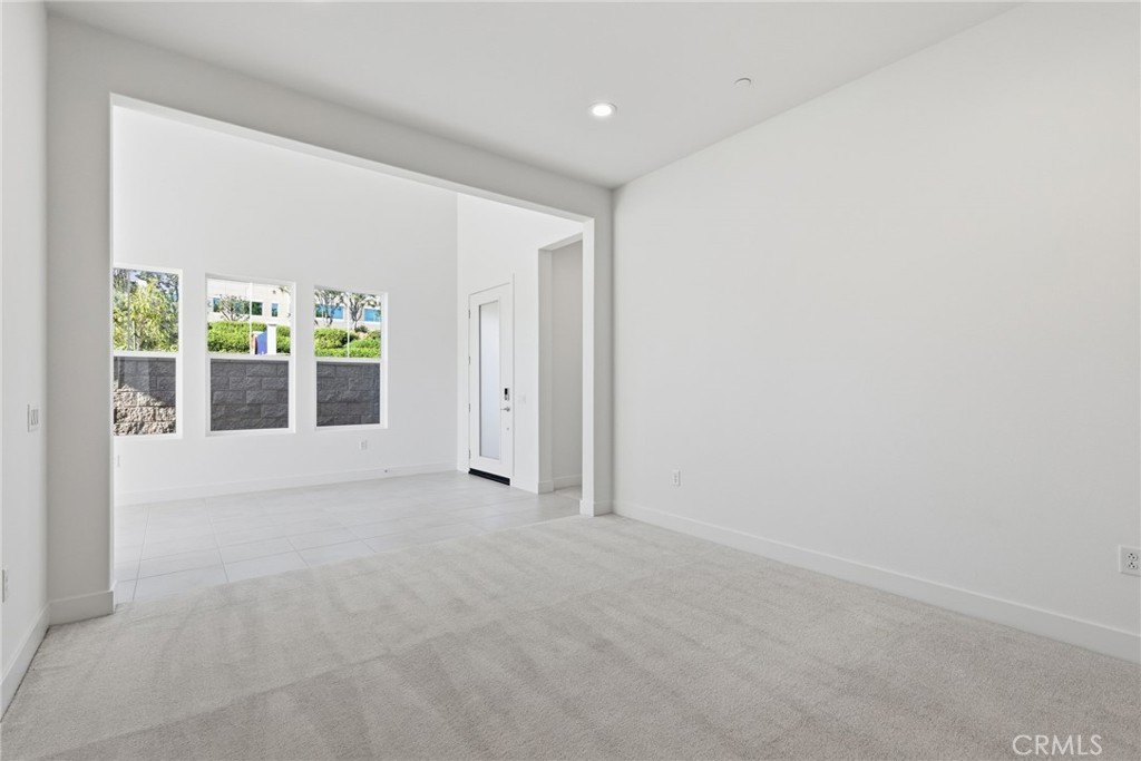 MLS #OC25261991 image #1