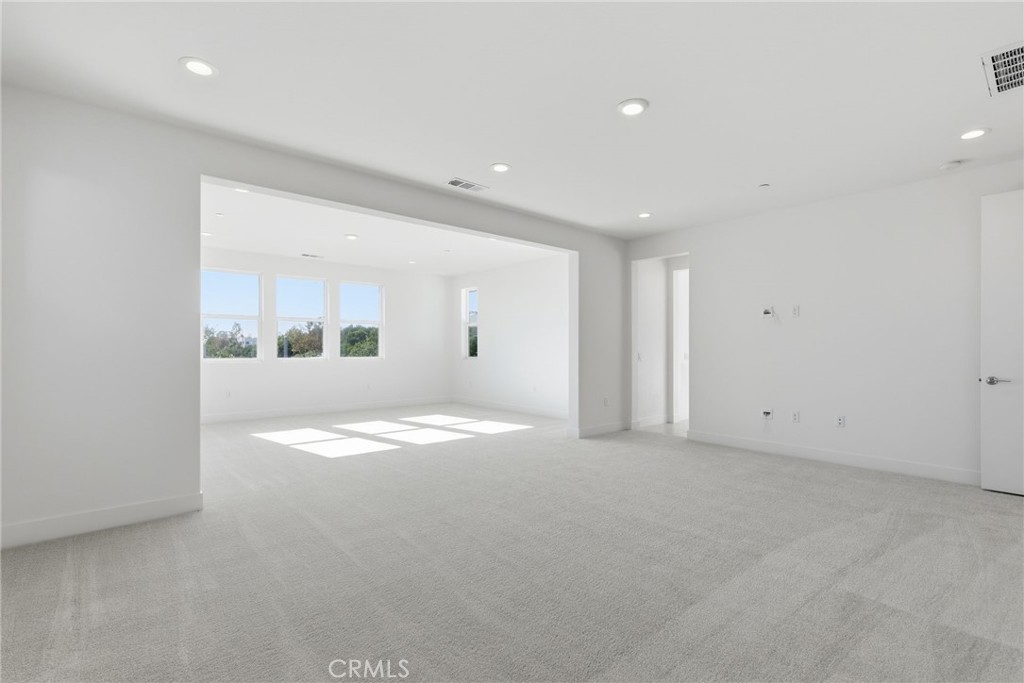 MLS #OC25261991 image #25