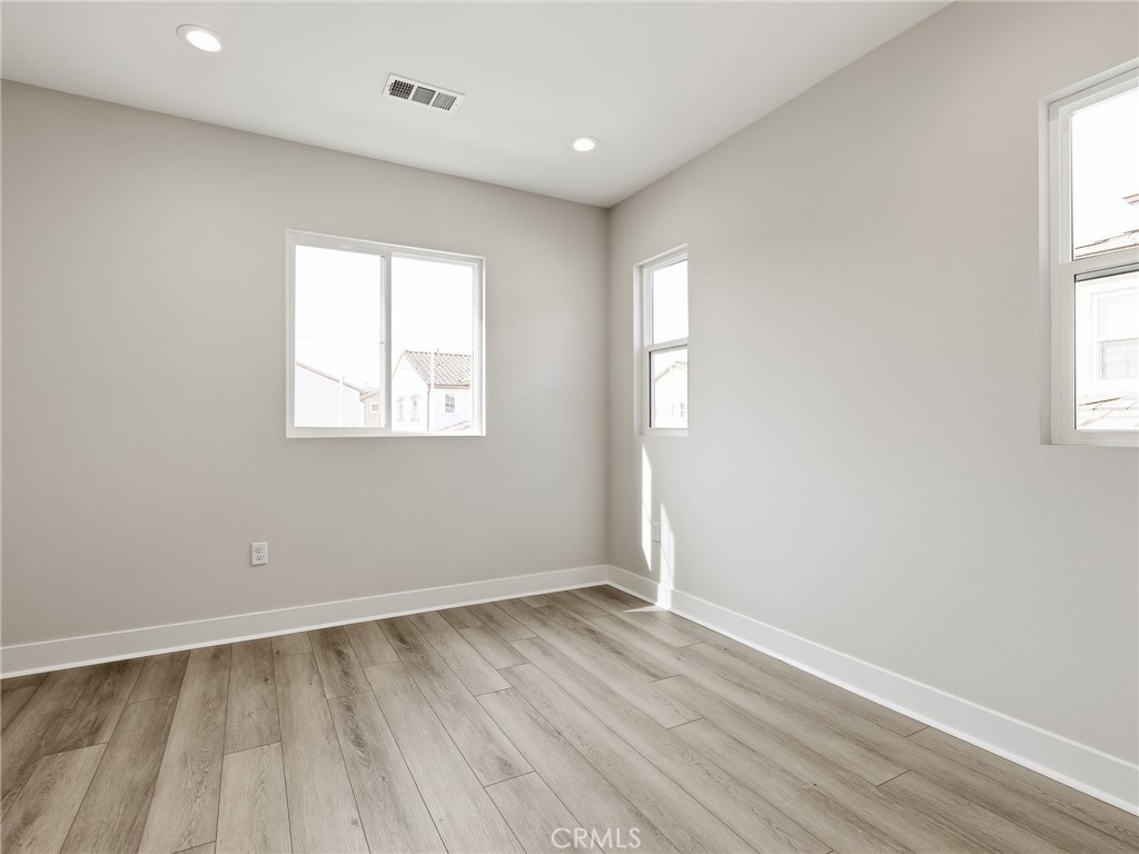 MLS #OC25261991 image #27