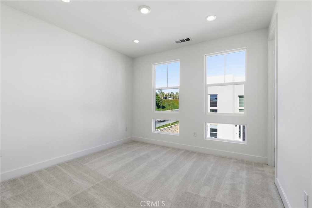 MLS #OC25261991 image #31