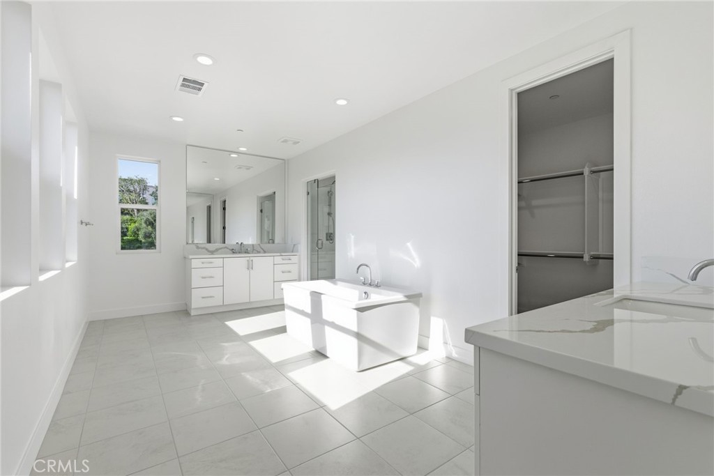 MLS #OC25261991 image #37