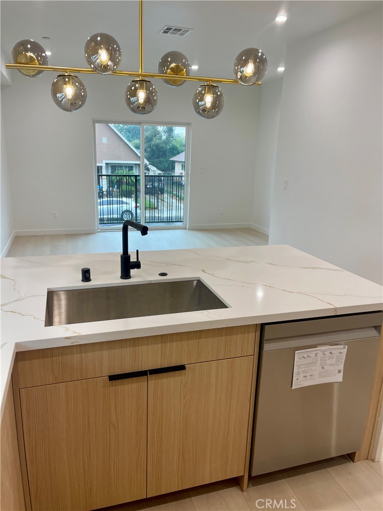 MLS #OC25262066 image #4