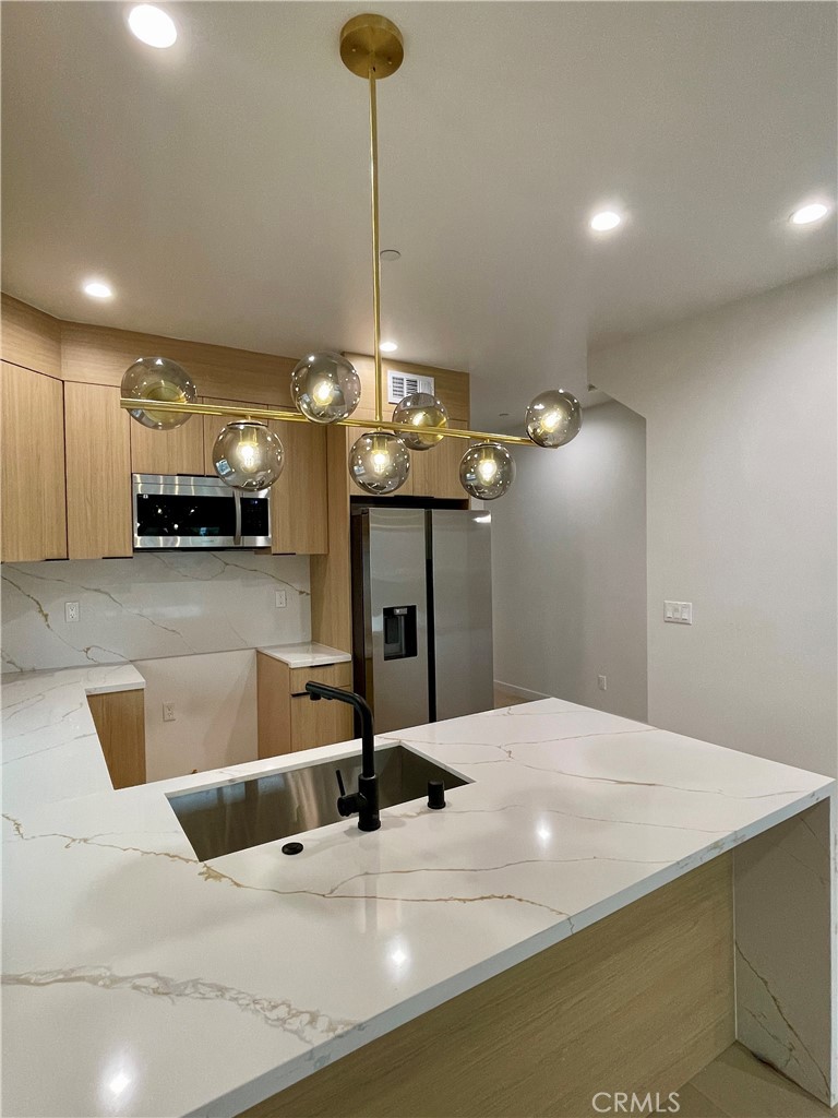 MLS #OC25262073 image #1