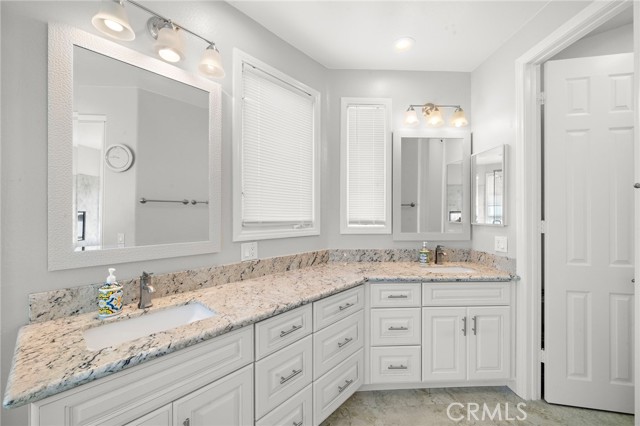 MLS #OC25262120 image #34