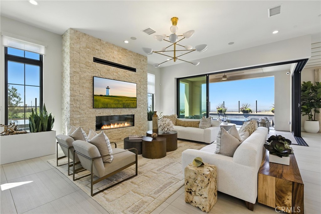 MLS #OC25262123 image #1