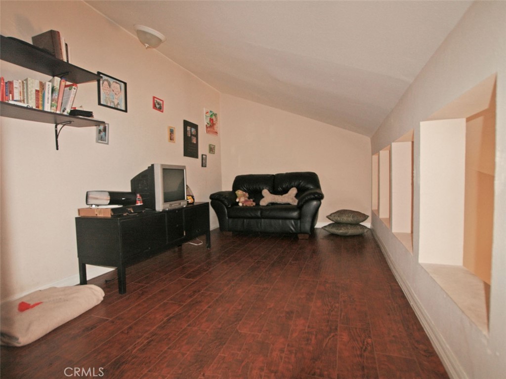 MLS #OC25262125 image #5