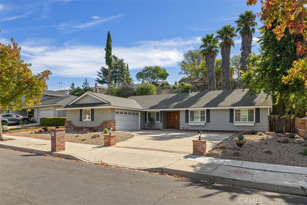 MLS #OC25262131 image #1