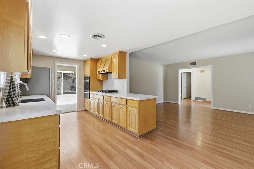 MLS #OC25262131 image #16