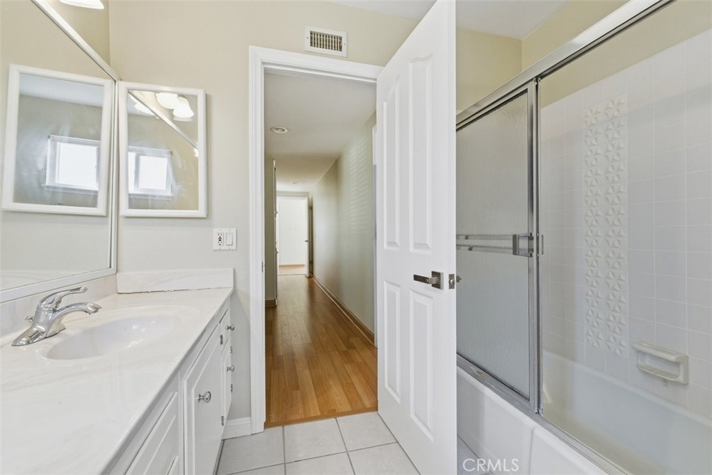 MLS #OC25262131 image #23