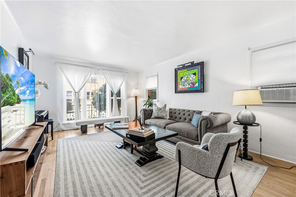 MLS #OC25262144 image #3