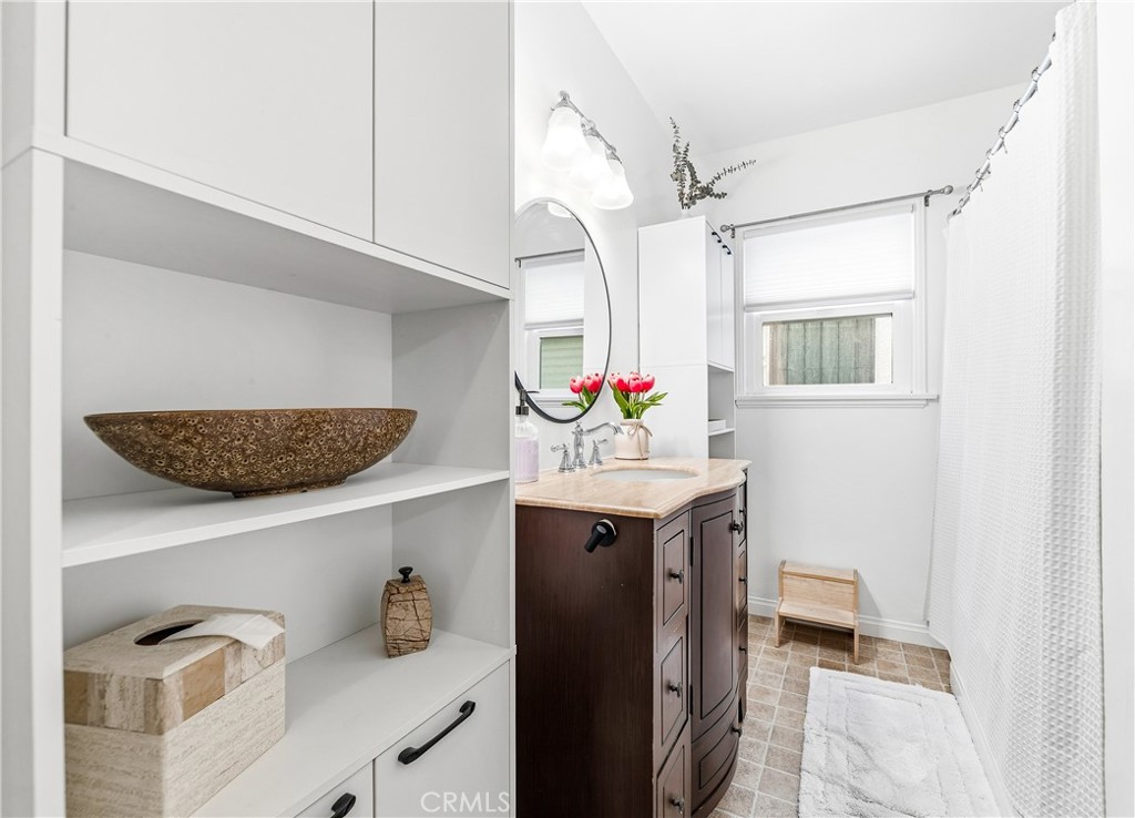 MLS #OC25262144 image #9