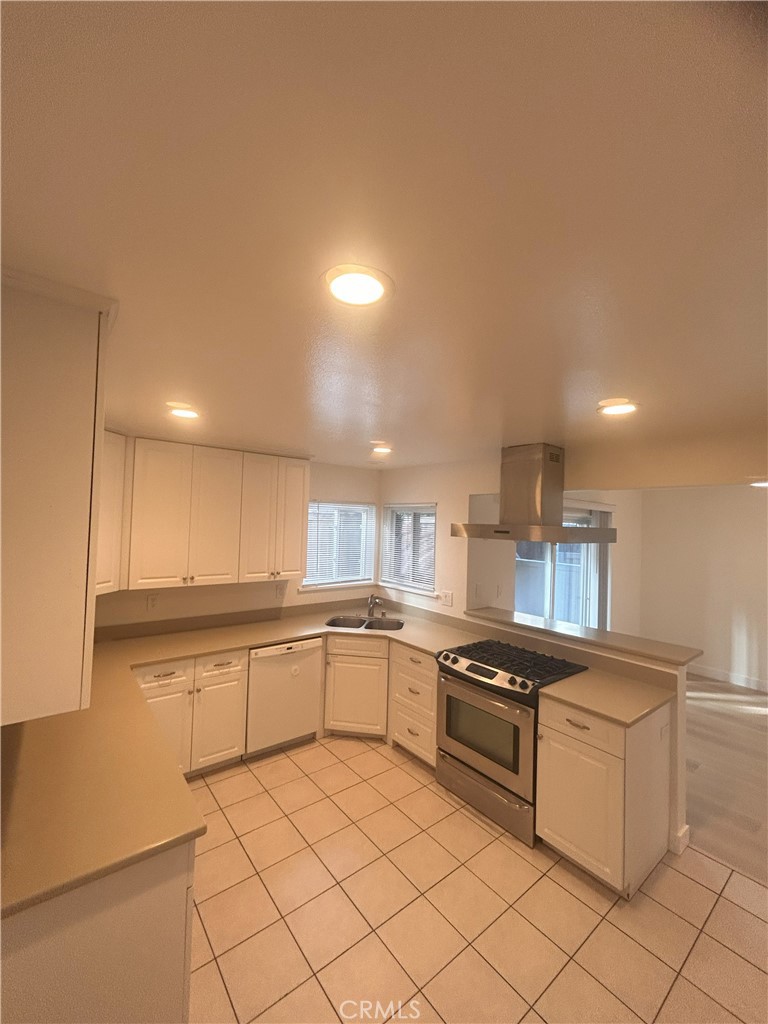 MLS #OC25262154 image #3