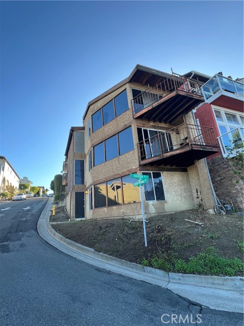 MLS #OC25262160 image #1