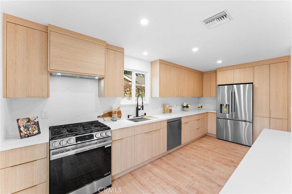 MLS #OC25262195 image #10