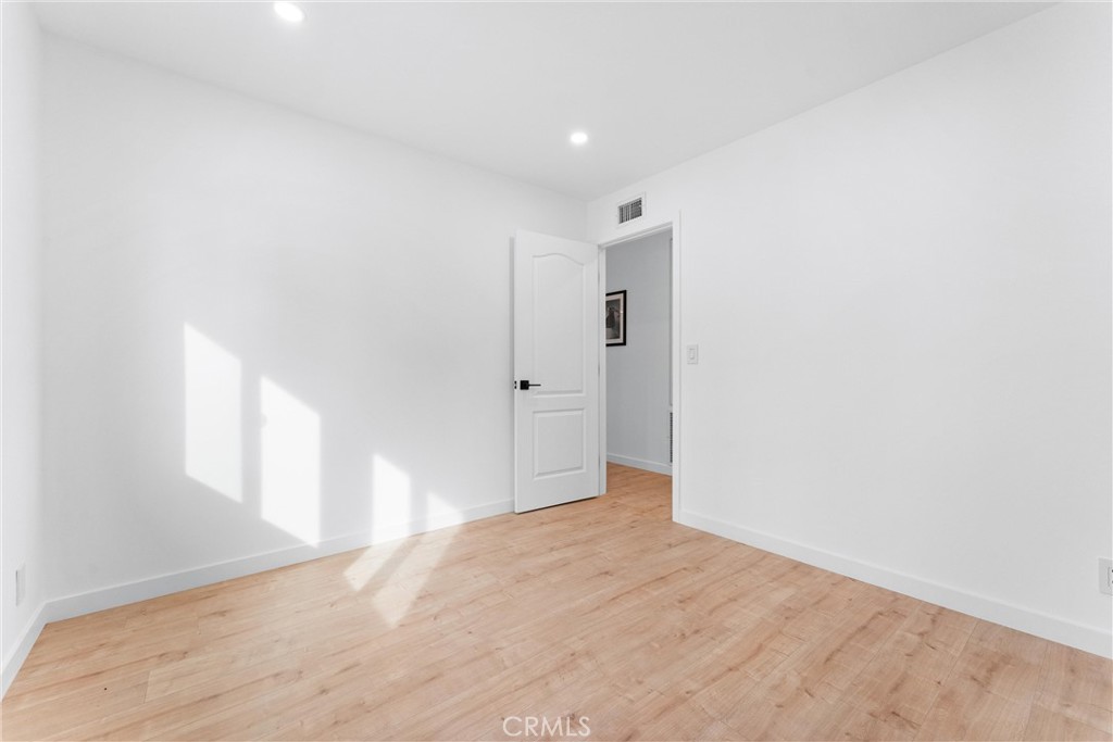 MLS #OC25262195 image #22