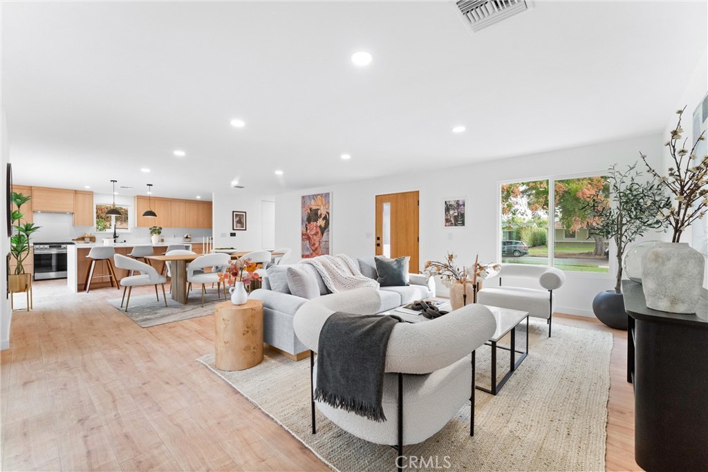 MLS #OC25262195 image #6