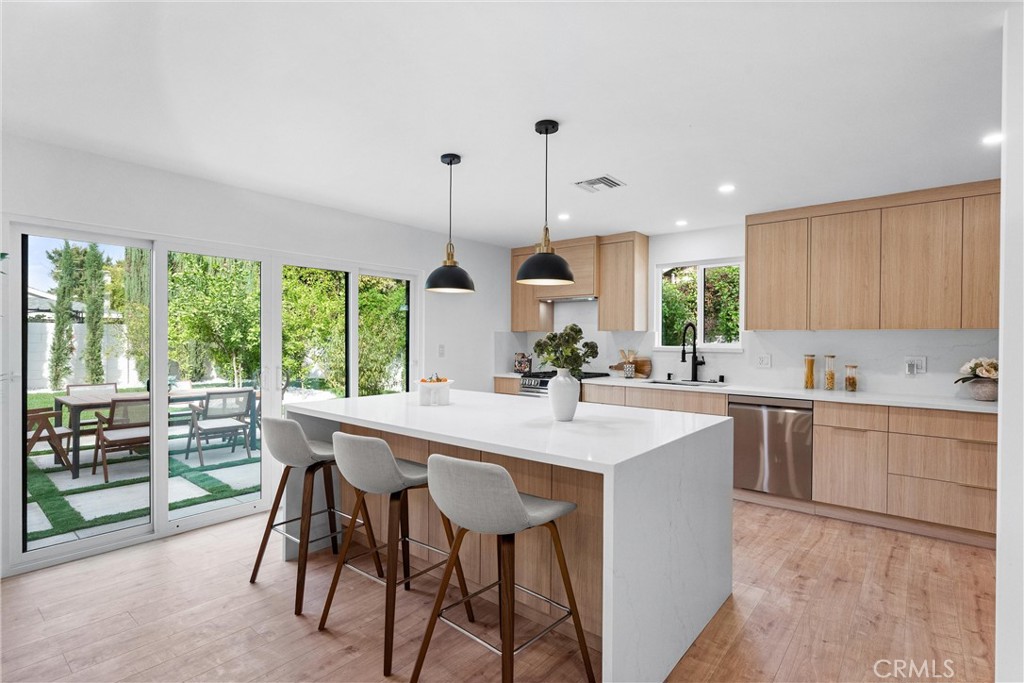 MLS #OC25262195 image #8