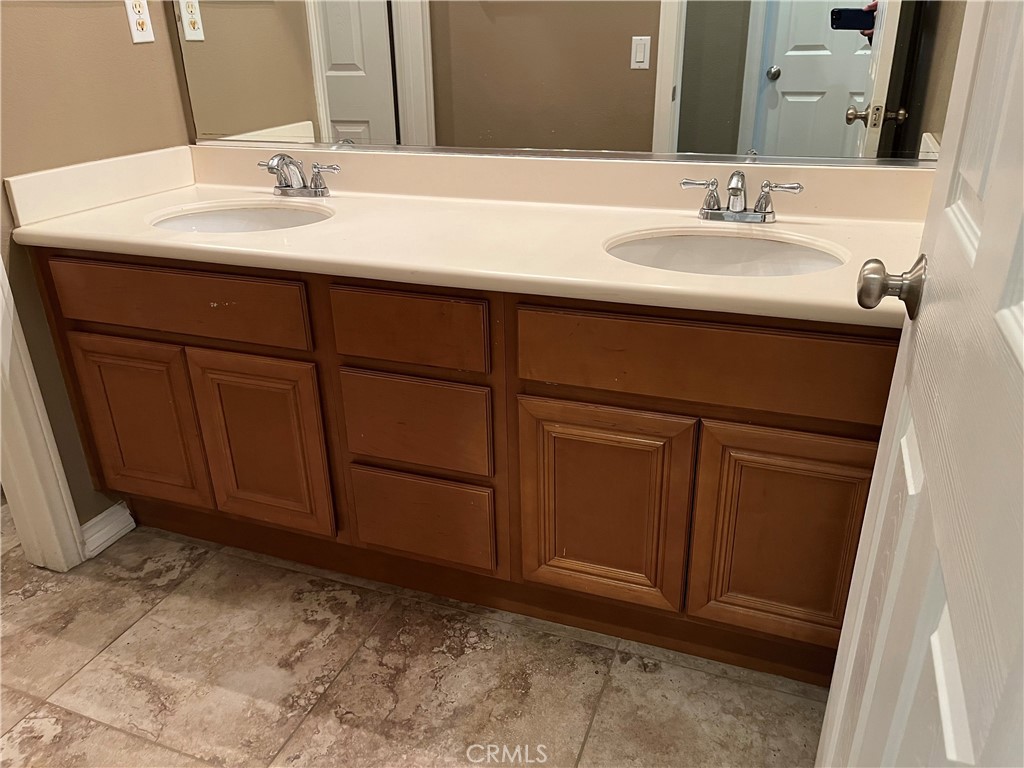 MLS #OC25262197 image #24