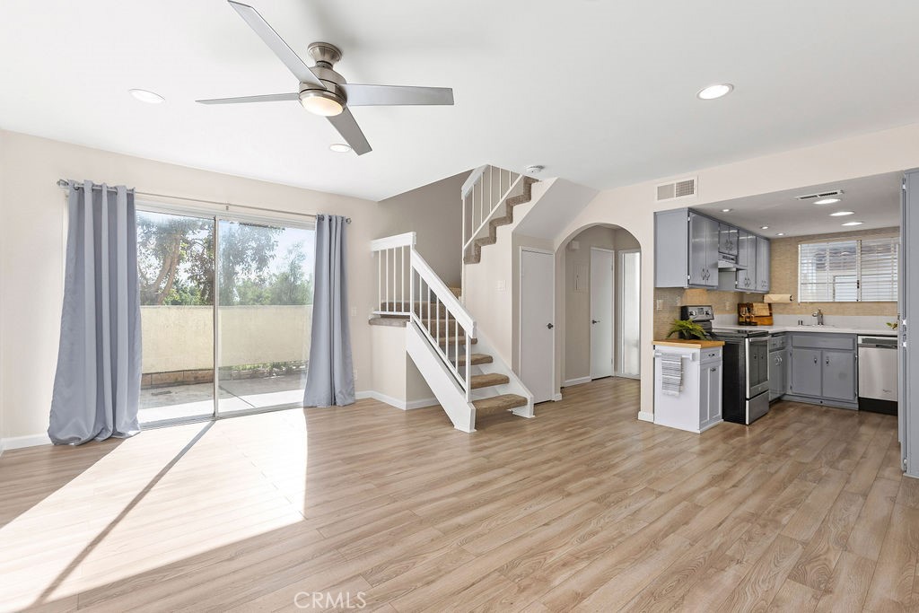 MLS #OC25262228 image #2