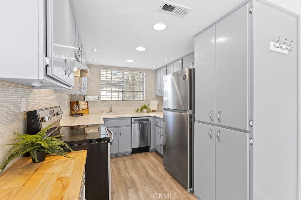 MLS #OC25262228 image #3