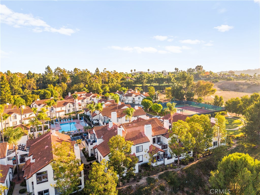 MLS #OC25262238 image #1