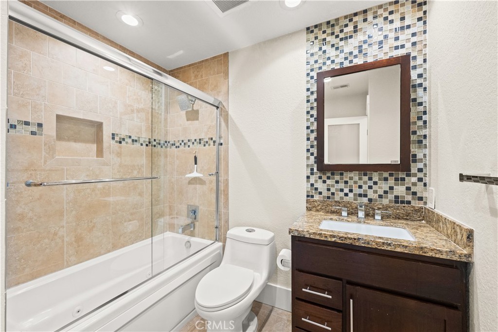 MLS #OC25262238 image #23