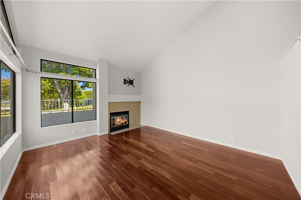 MLS #OC25262283 image #4