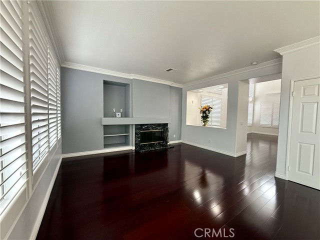 MLS #OC25262308 image #9