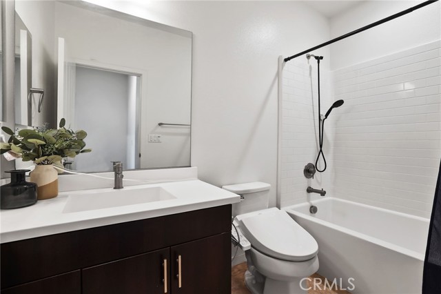 MLS #OC25262337 image #22