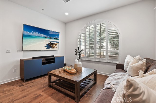 MLS #OC25262337 image #4