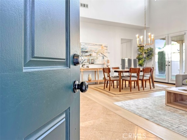 MLS #OC25262340 image #1