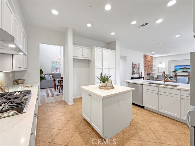 MLS #OC25262340 image #7