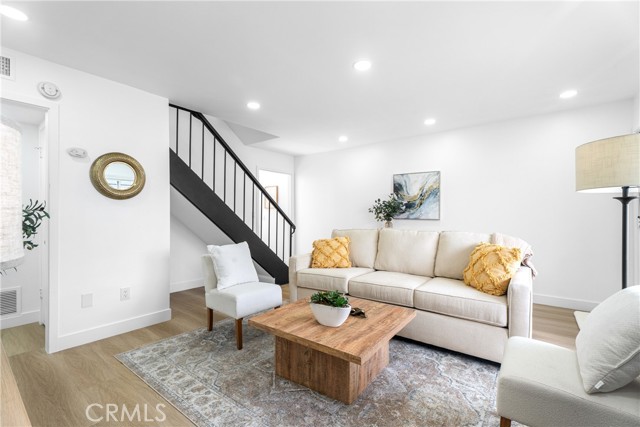 MLS #OC25262393 image #2