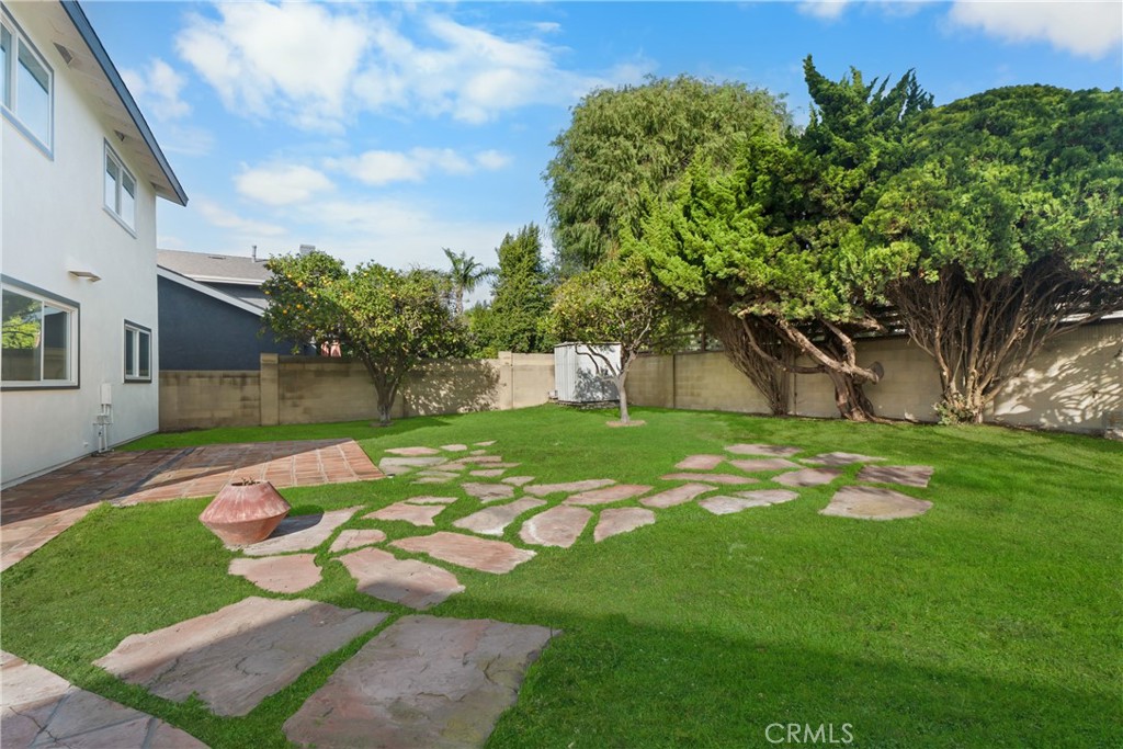 MLS #OC25262393 image #24