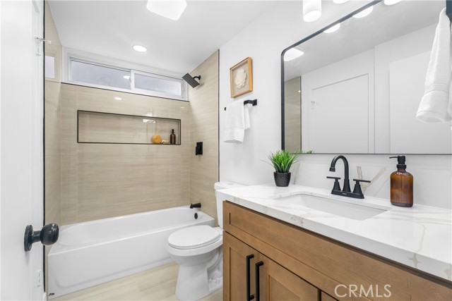 MLS #OC25262393 image #4