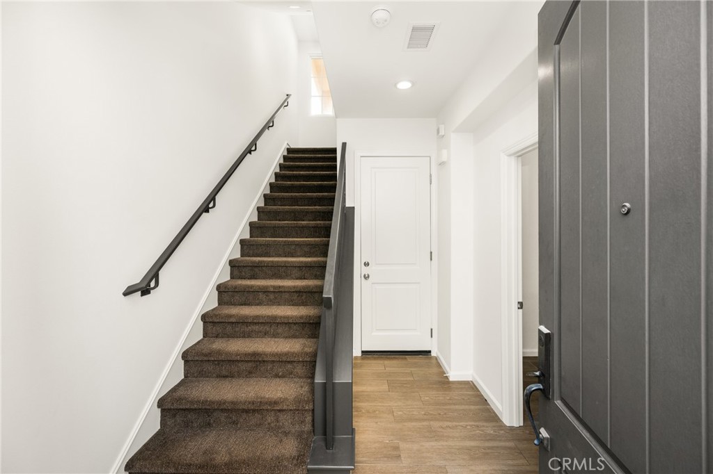 MLS #OC25262419 image #2