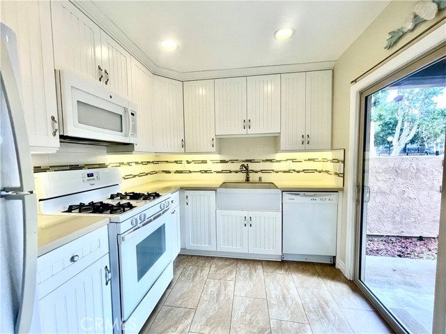 MLS #OC25262436 image #1