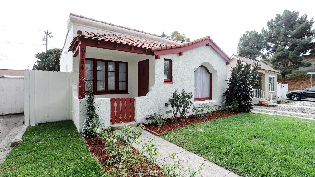 MLS #OC25262439 image #1