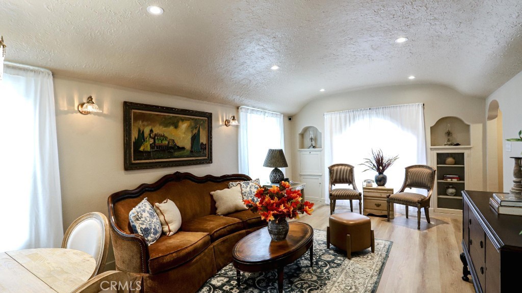 MLS #OC25262439 image #11