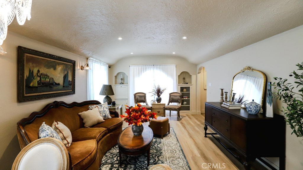 MLS #OC25262439 image #12