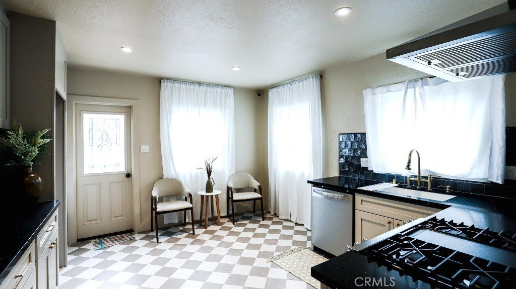 MLS #OC25262439 image #17