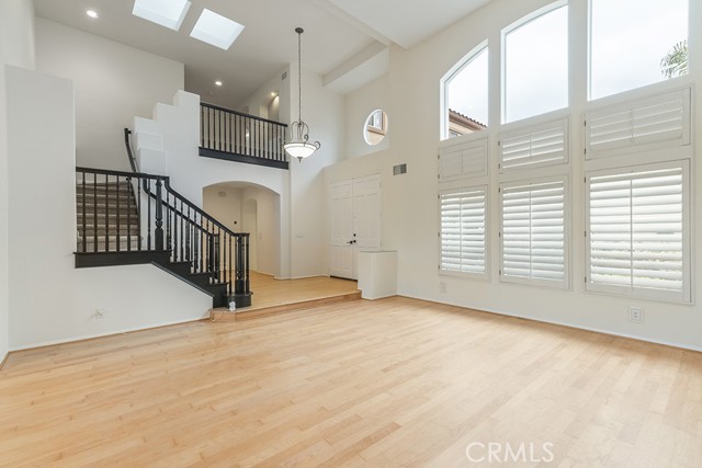 MLS #OC25262541 image #4