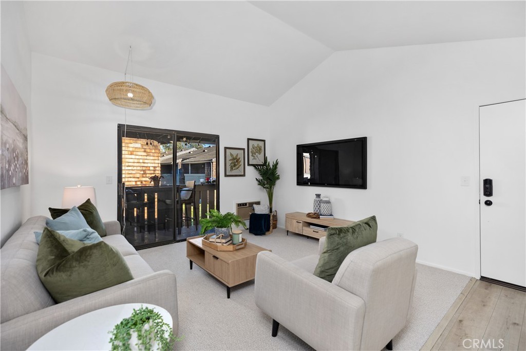 MLS #OC25262570 image #1