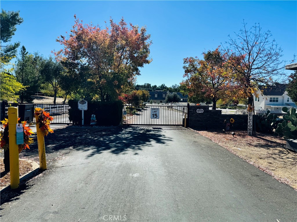 MLS #OC25262578 image #1