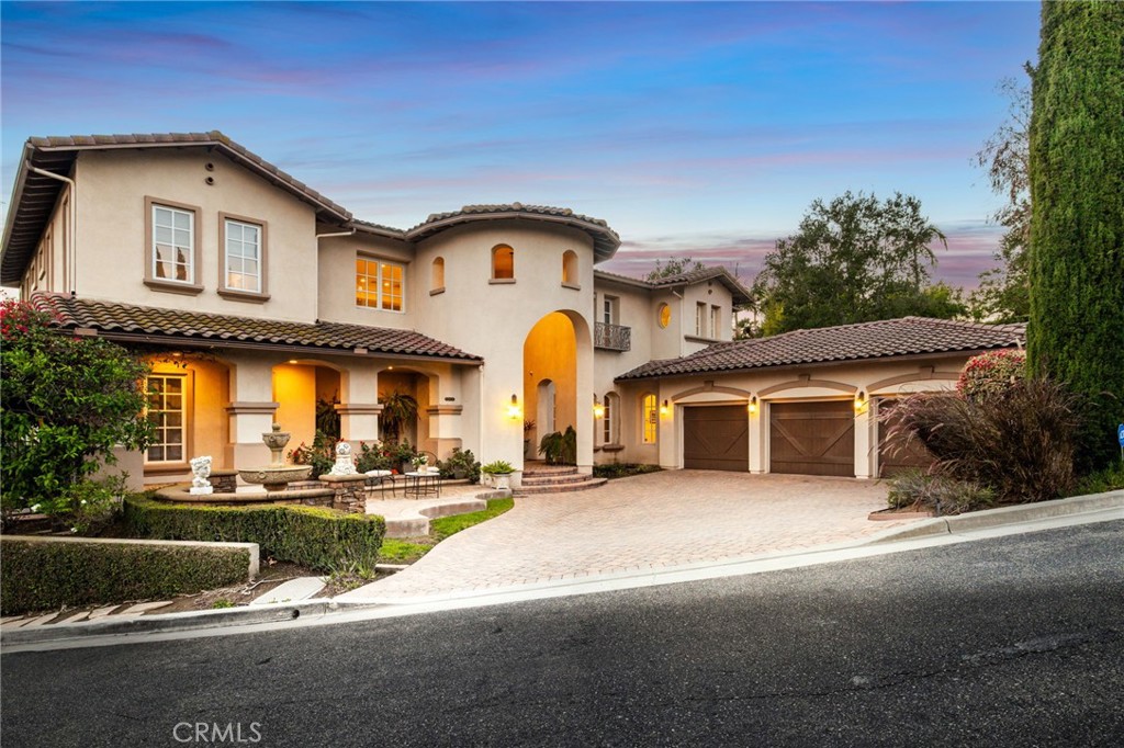 MLS #OC25262603 image #1